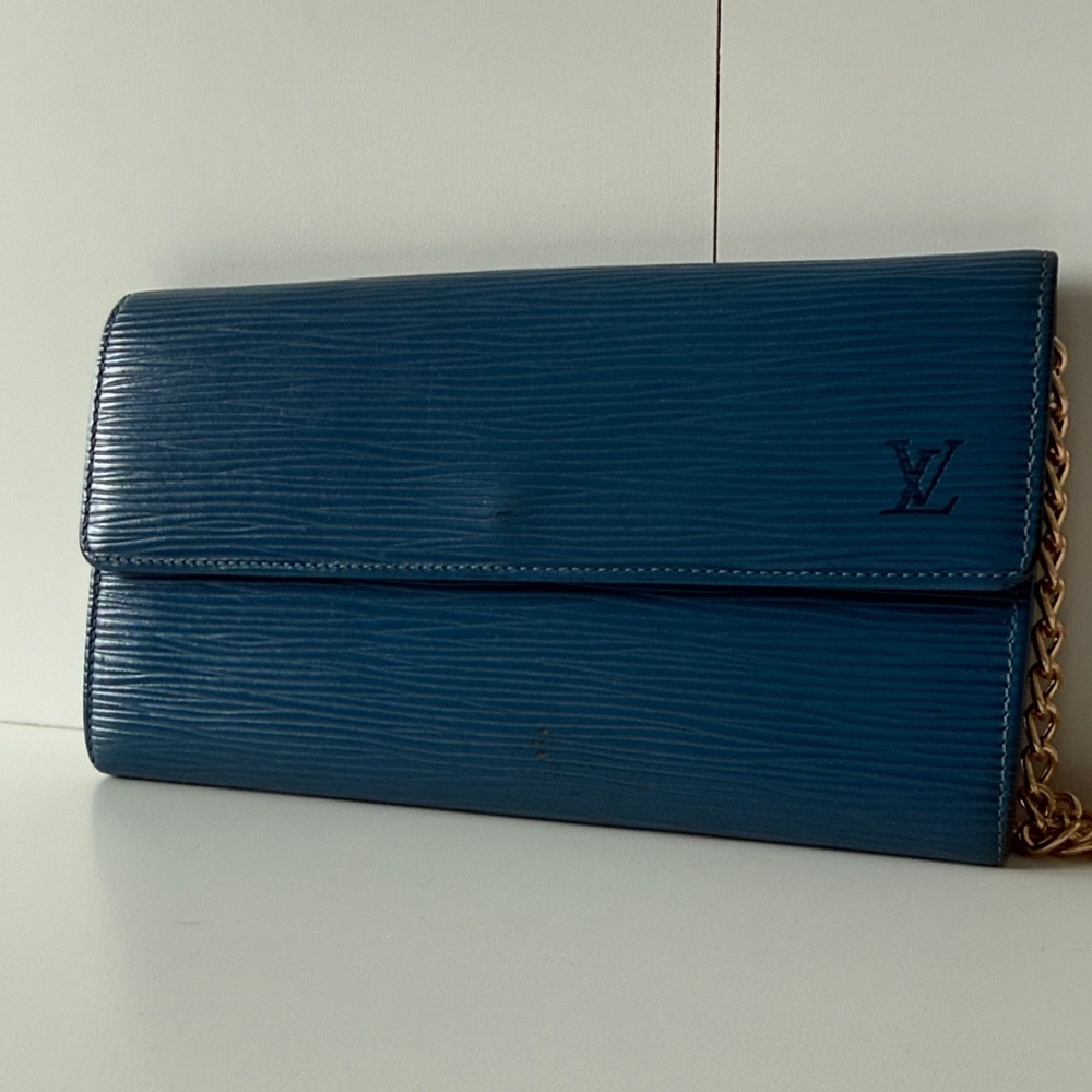 Louis Vuitton Teal Blue Epi Leather Chain Clutch
